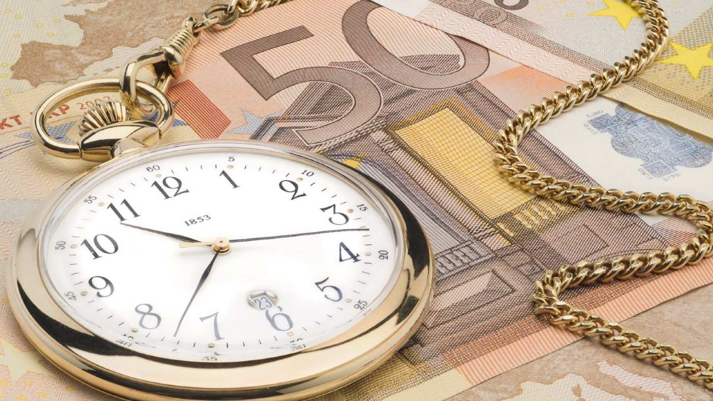 Открытка часы на цепочке и деньги  с днем бухгалтера  happy accountant day 